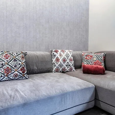 By The Small -downtown Apartment Como